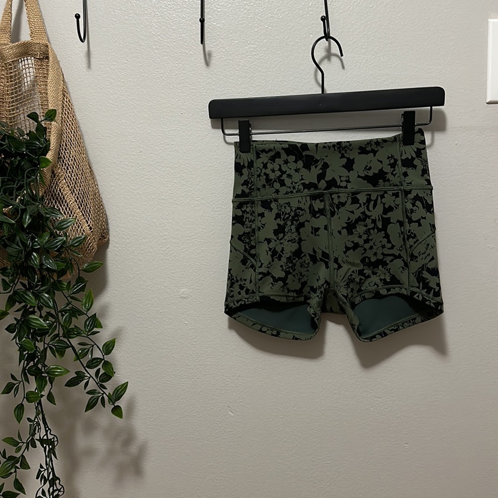 Lululemon In Movement High Rise Short *Everlux 2.5” - Picture 4 of 8